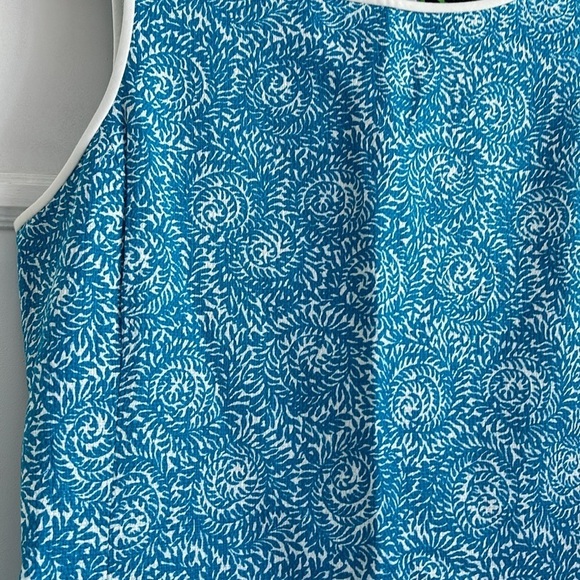 C. Wonder Blue and White Floral Print Sleeveless Cotton Sheath Dress - 10 - Picture 5 of 10